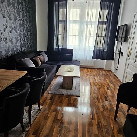 Gold Appartman Wina Bagian luar foto